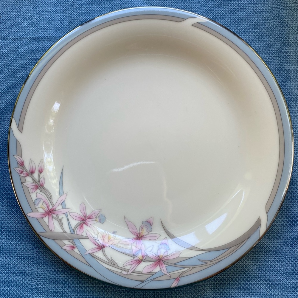 American Royalty First Lady China. Bread & Butter or salad plate. Like new!